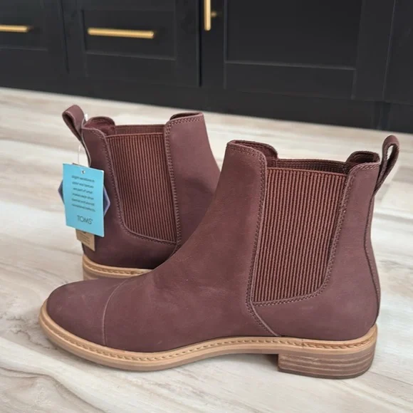 Toms Chelsea Boots in Oxblood - Picture 4 of 8
